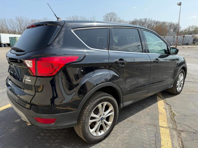  FORD ESCAPE 2019 Czarny