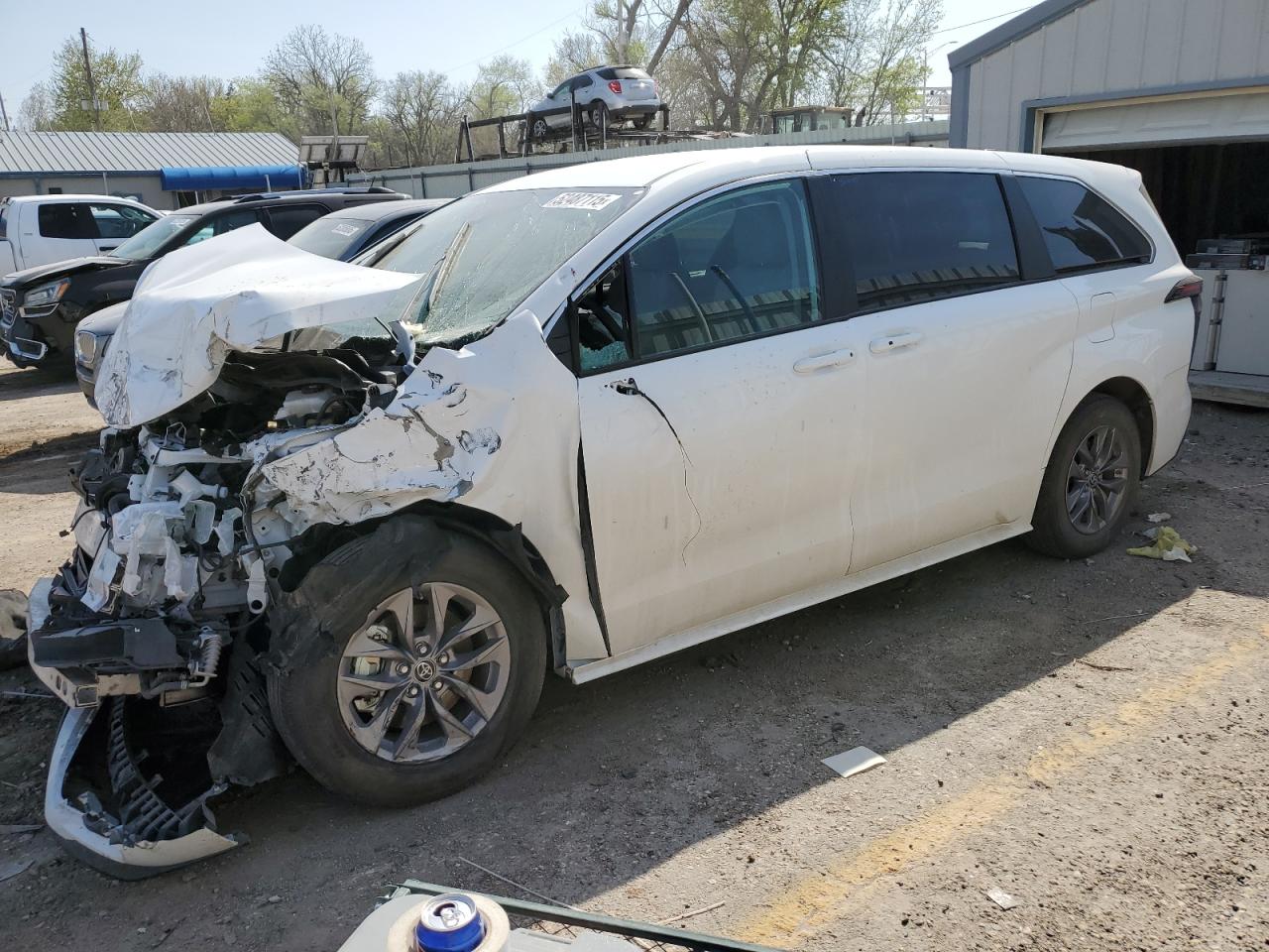 2024 Toyota Sienna Le на продаже в Wichita, KS - Front End