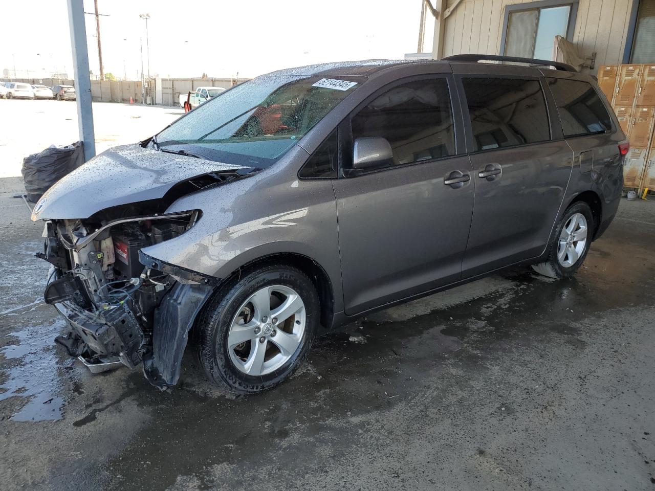 2017 Toyota Sienna Le for Sale in Los Angeles, CA - Front End