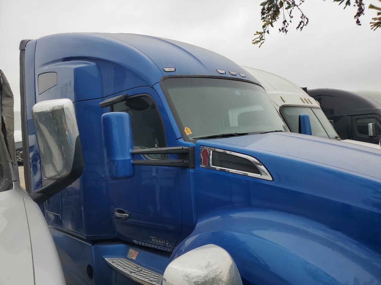 2015 Kenworth T680 Semi Truck იყიდება Colton-ში, CA - Vandalism