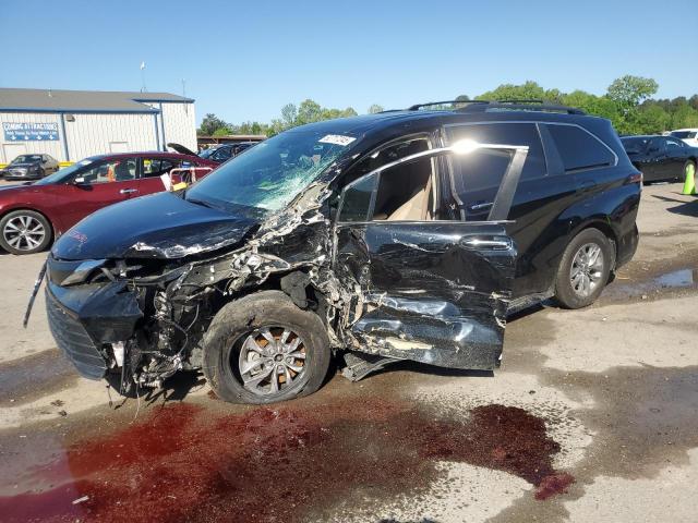 TOYOTA SIENNA XLE 2021