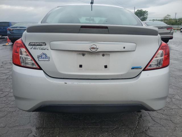  NISSAN VERSA 2015 Серебристый