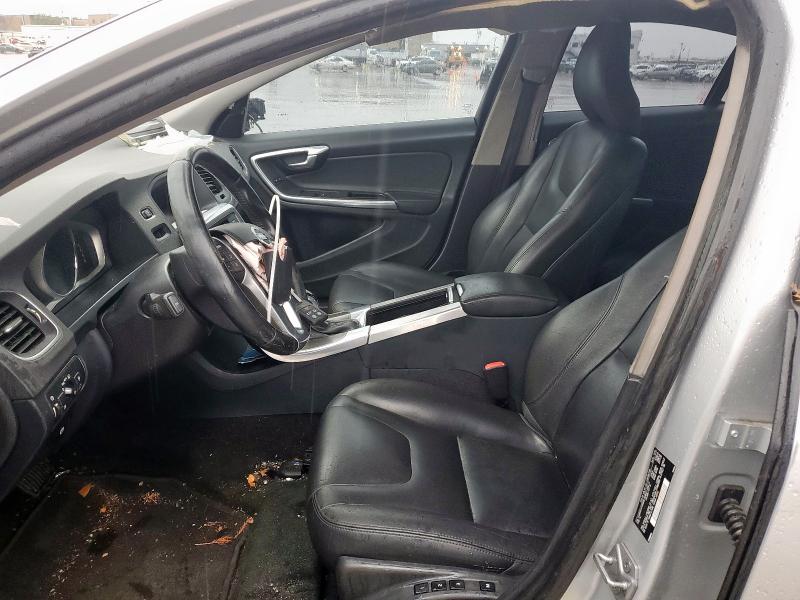 Sedans VOLVO S60 2015 Srebrny