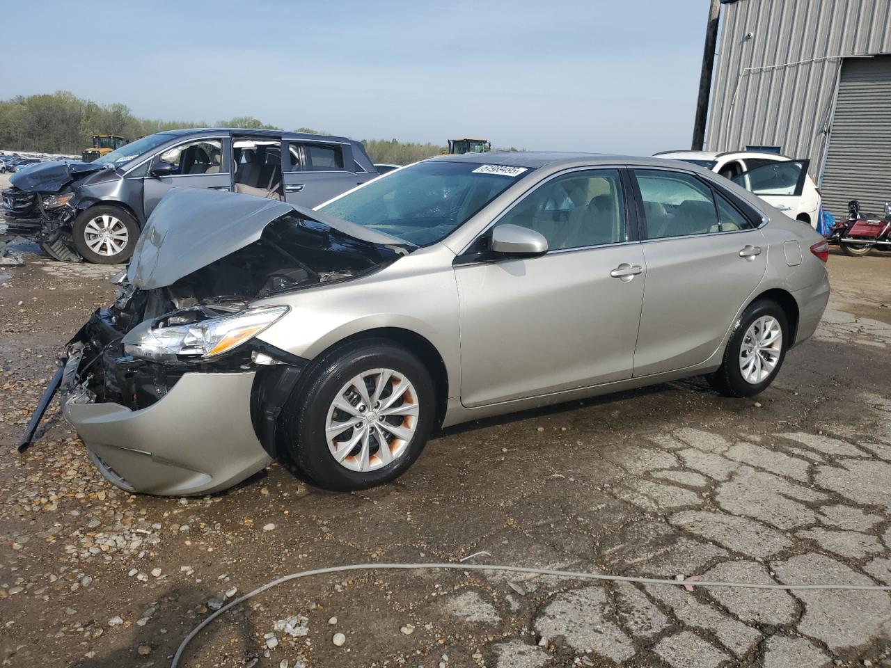 2016 Toyota Camry Le for Sale in Memphis, TN - Front End