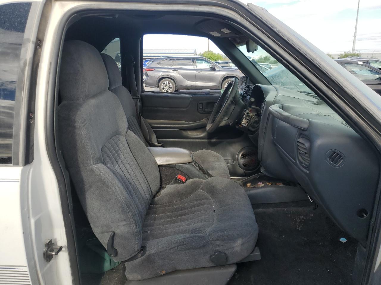 2000 Chevrolet Blazer VIN: 1GNCS18W6YK108426 Lot: 54915225