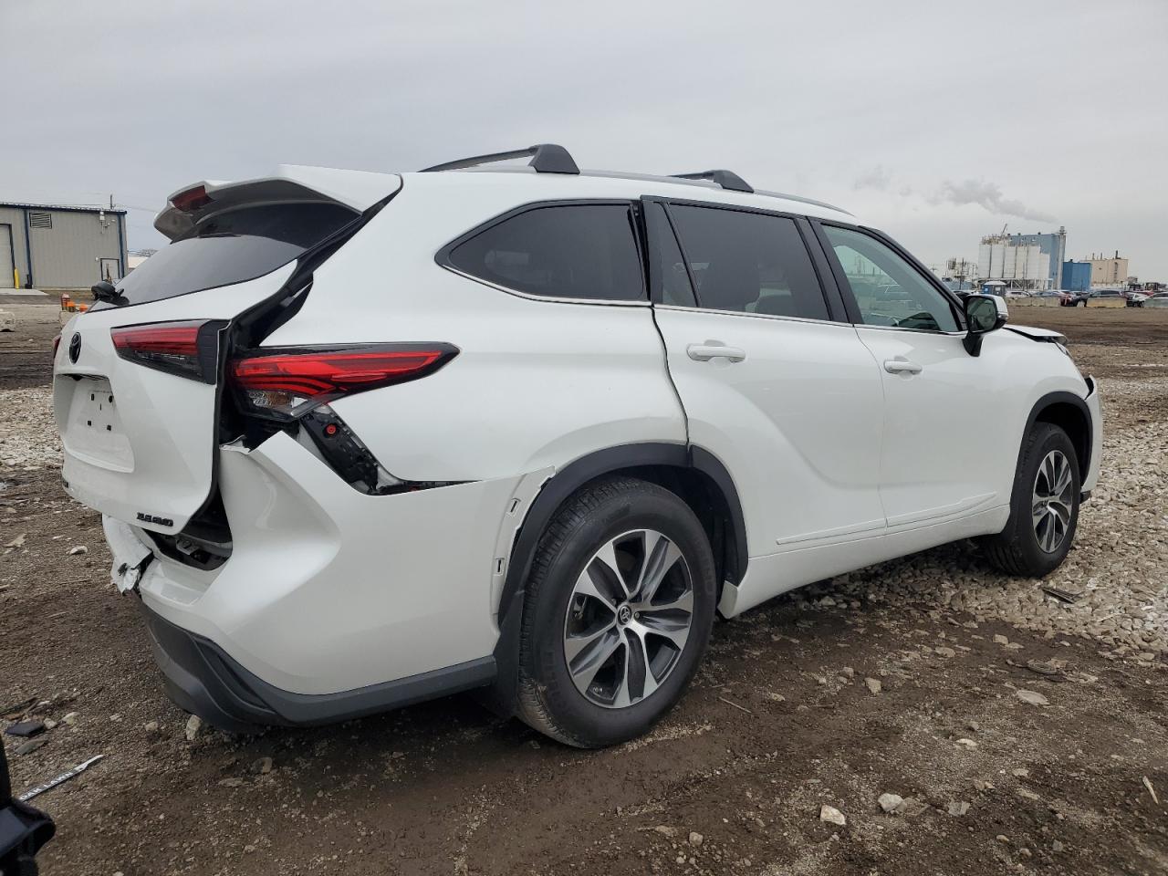 2022 Toyota Highlander Xle VIN: 5TDGZRBH0NS254176 Lot: 51718215