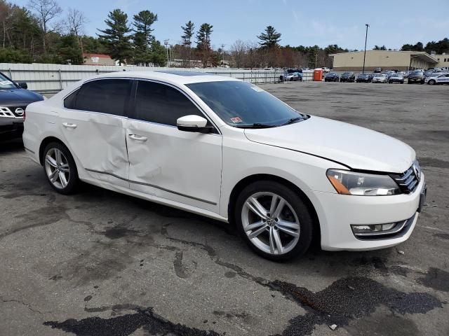 Sedans VOLKSWAGEN PASSAT 2015 Biały
