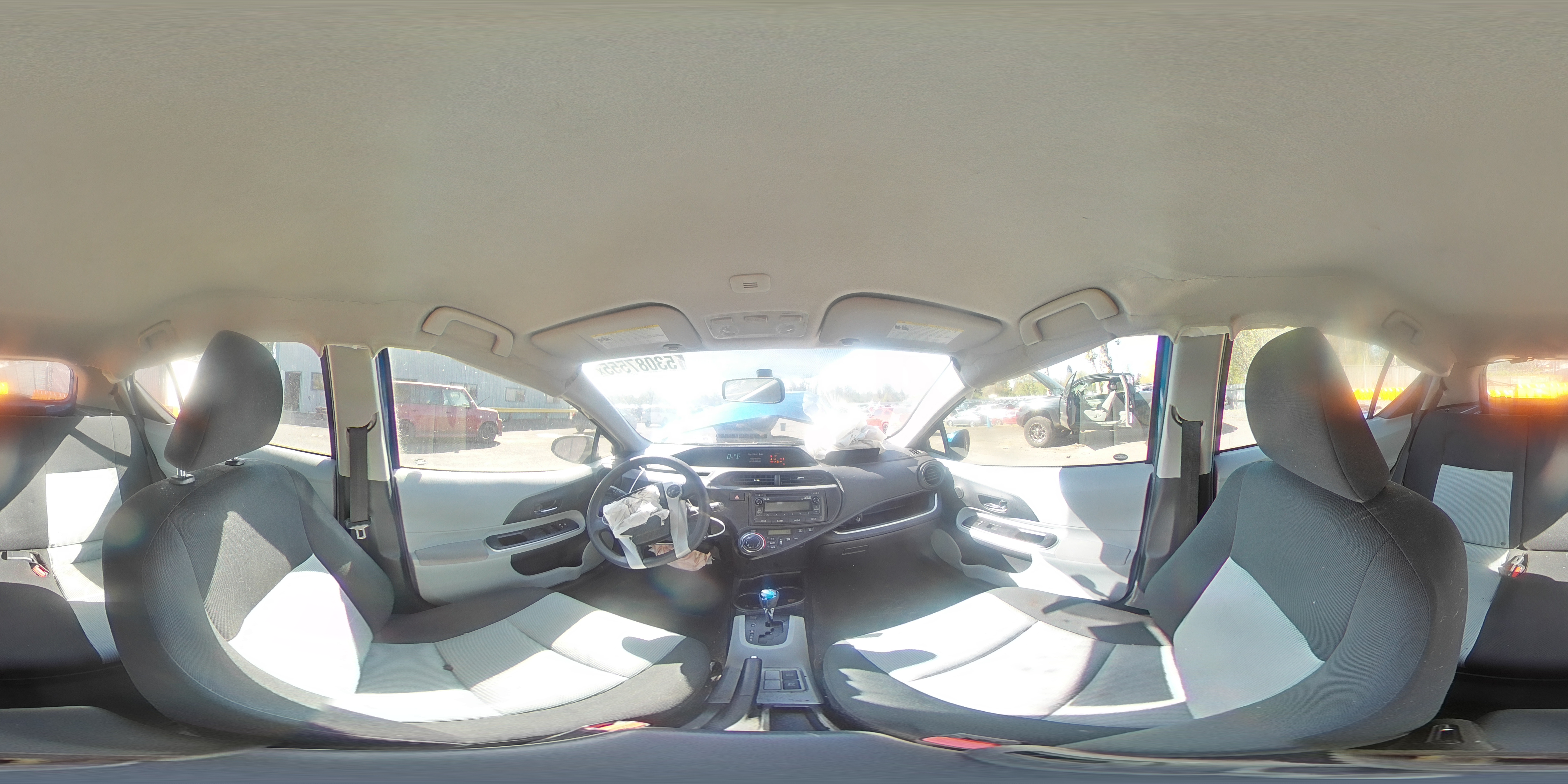 2014 Toyota Prius C VIN: JTDKDTB3XE1067633 Lot: 63877625