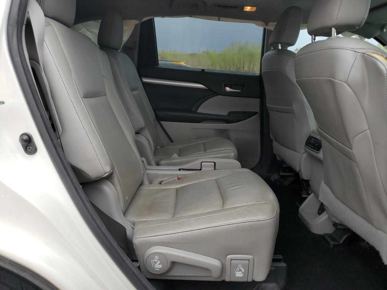 2015 Toyota Highlander Xle VIN: 5TDJKRFH8FS216880 Lot: 55121555