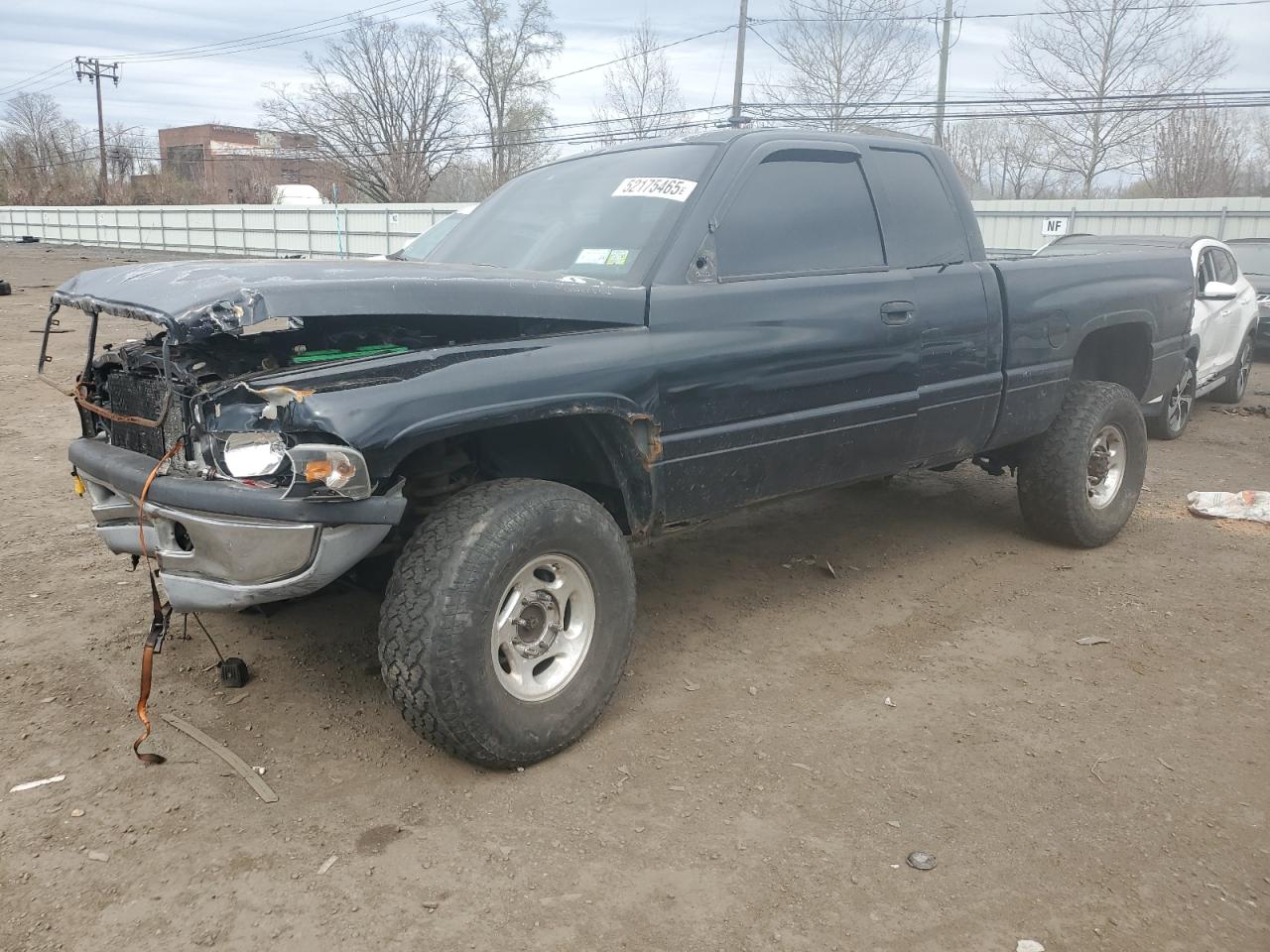 2001 Dodge Ram 2500  продається в New Britain, CT - Front End