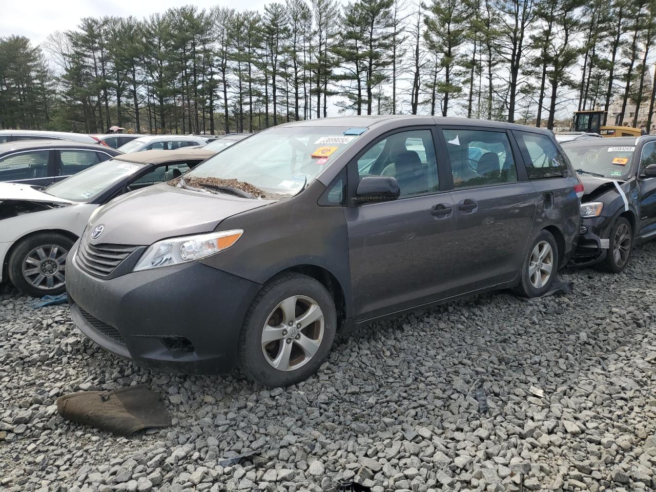 2013 Toyota Sienna for Sale in Windsor, NJ - Rear End