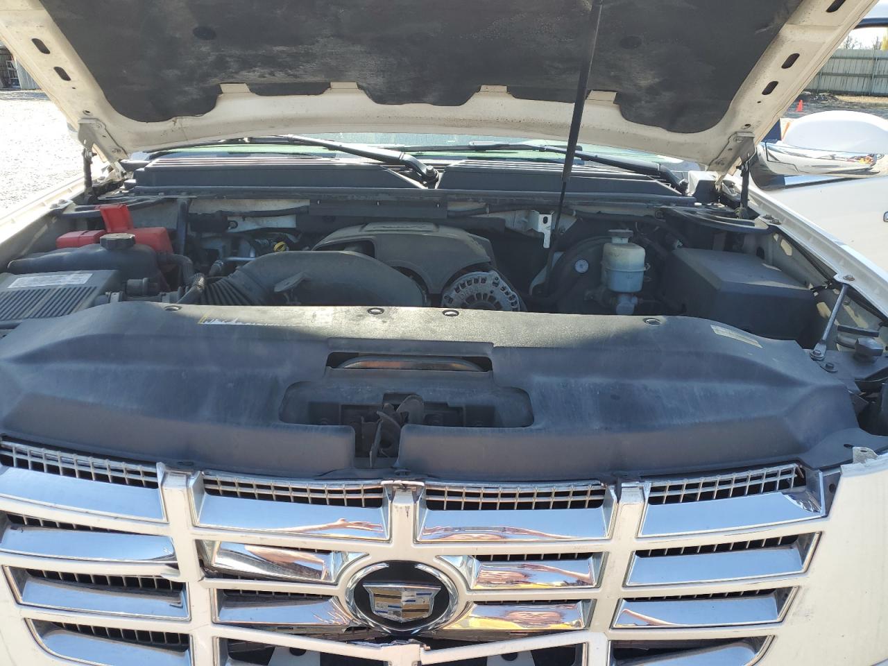 2007 Cadillac Escalade Luxury VIN: 1GYFK63867R288275 Lot: 53152595