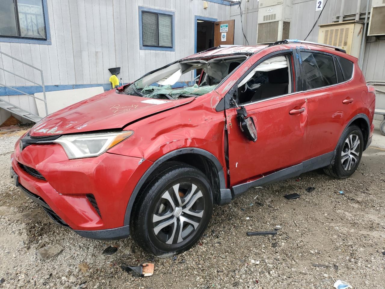 2017 Toyota Rav4 Le იყიდება Los Angeles-ში, CA - Rollover