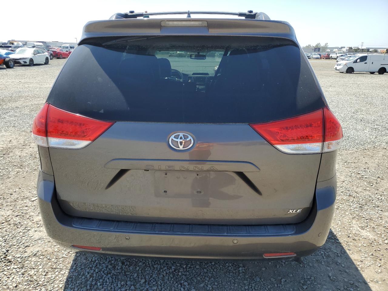 2011 Toyota Sienna Xle VIN: 5TDYK3DC3BS080235 Lot: 54392585