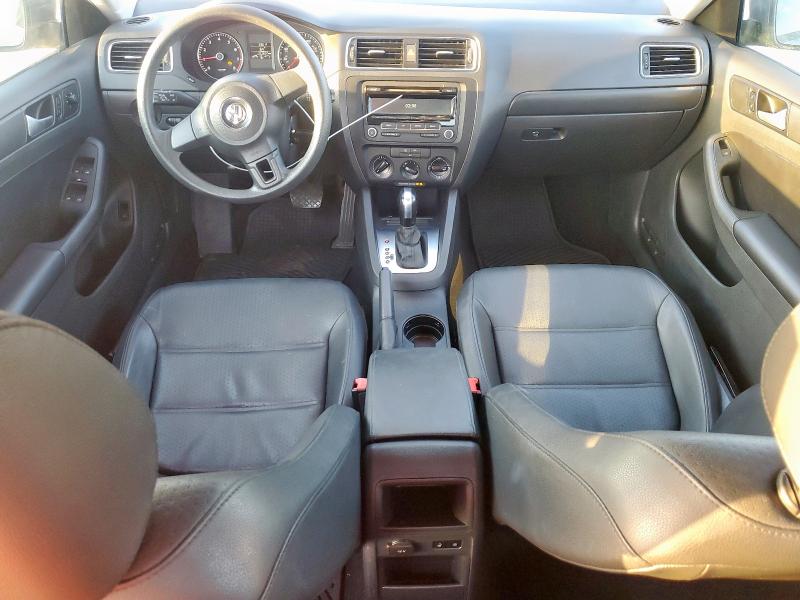 Sedans VOLKSWAGEN JETTA 2014 Szary