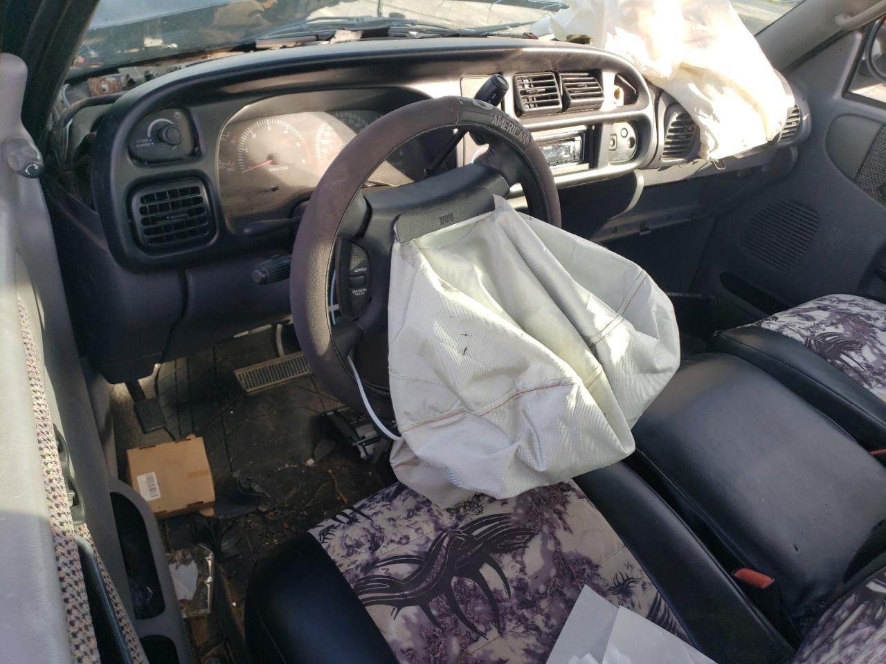 1998 Dodge Ram 1500 VIN: 3B7HC16Y1WM205541 Lot: 53746225