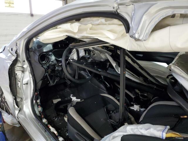  NISSAN VERSA 2021 Srebrny