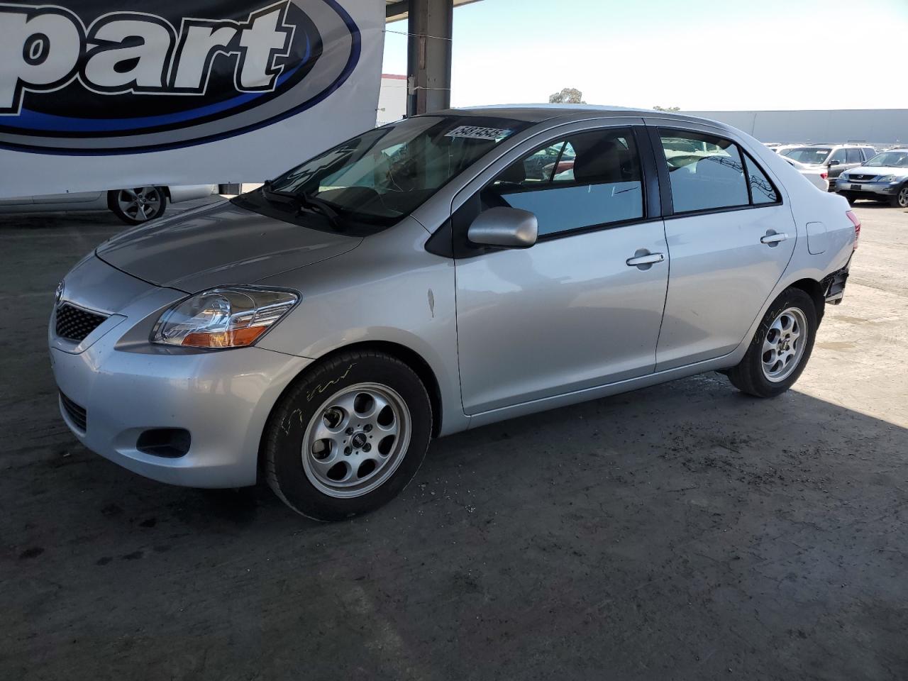 2010 Toyota Yaris продається в Hayward, CA - Rear End