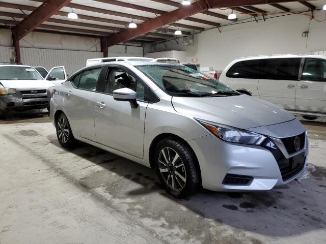  NISSAN VERSA 2021 Srebrny