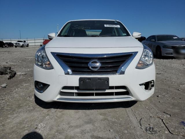 Sedans NISSAN VERSA 2015 Biały