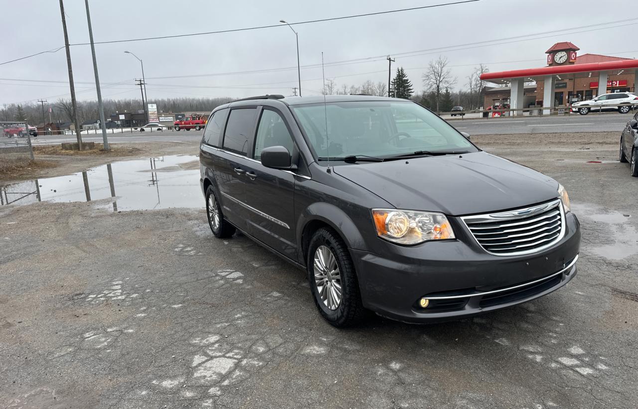 2016 Chrysler Town & Country Touring L за продажба в Cookstown, ON - Minor Dent/Scratches