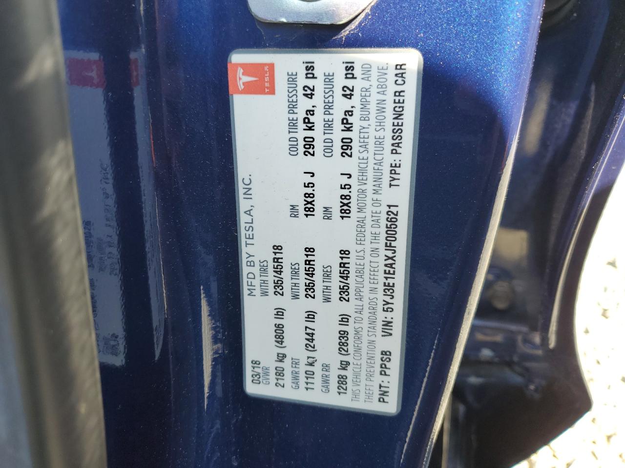 2018 Tesla Model 3 VIN: 5YJ3E1EAXJF005621 Lot: 52563905