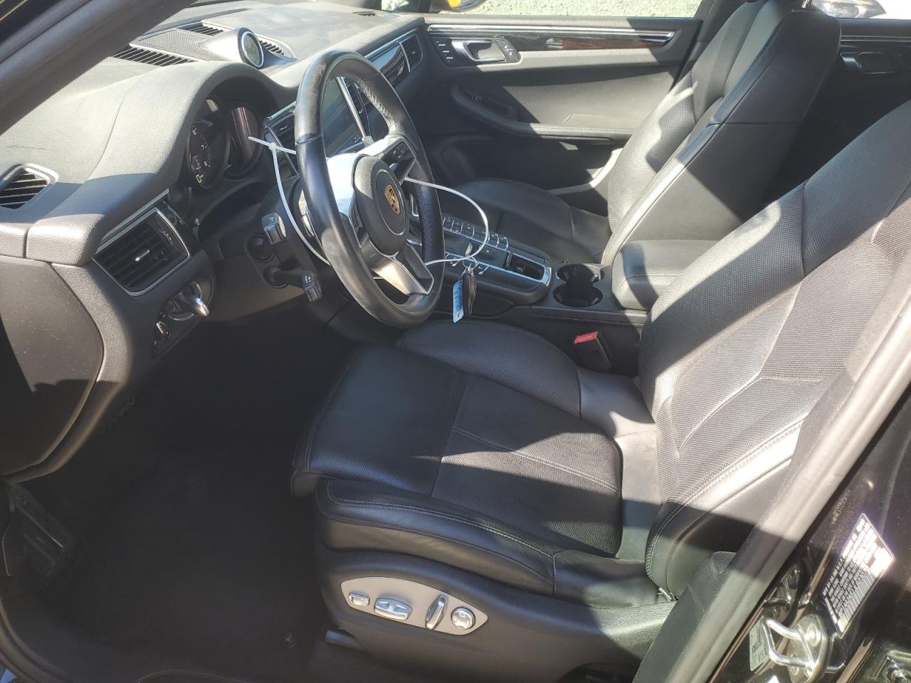 2018 Porsche Macan VIN: WP1AA2A51JLB23070 Lot: 52865635