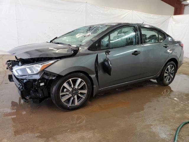  NISSAN VERSA 2024 Szary