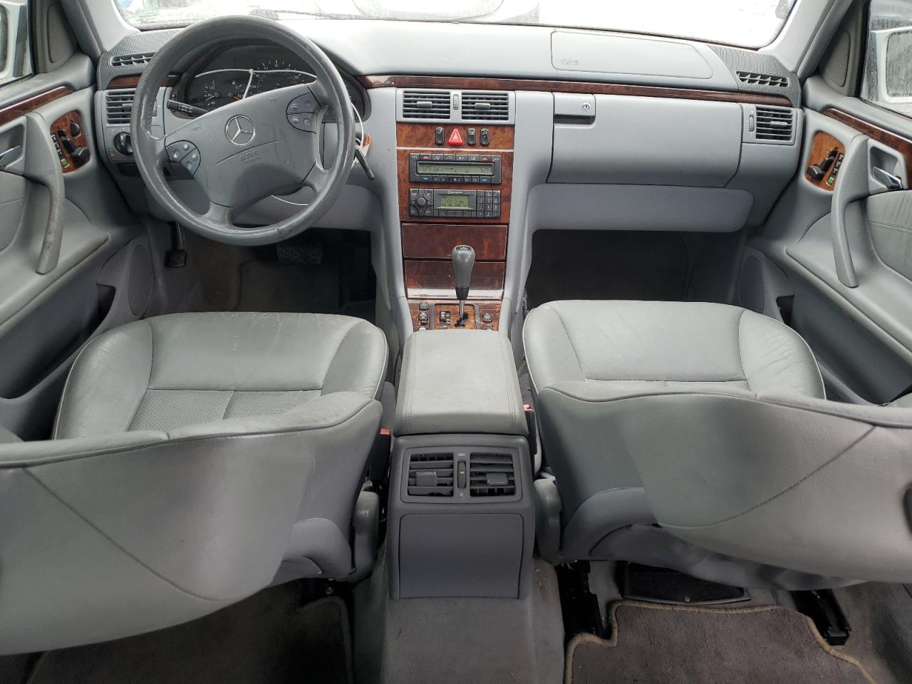 2000 Mercedes-Benz E 320 VIN: WDBJF65J1YB099417 Lot: 54656915