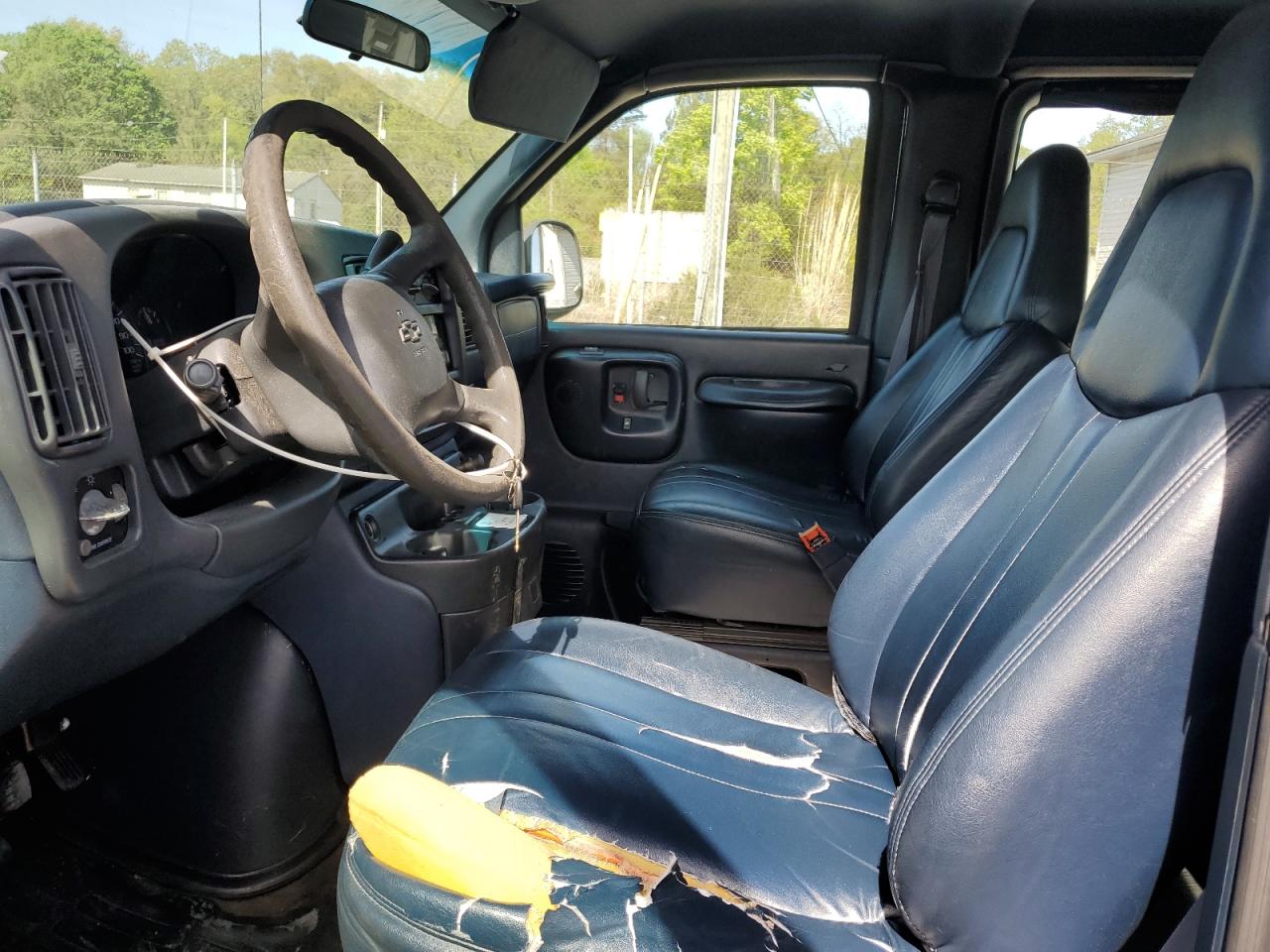 2000 Chevrolet Express G1500 VIN: 1GNFG15R9Y1167120 Lot: 55166005