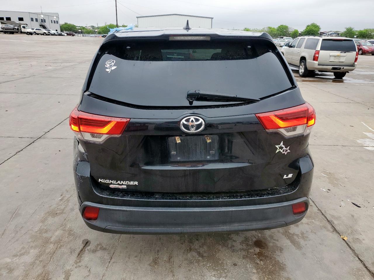 2018 Toyota Highlander Le VIN: 5TDZZRFH7JS275734 Lot: 52032685