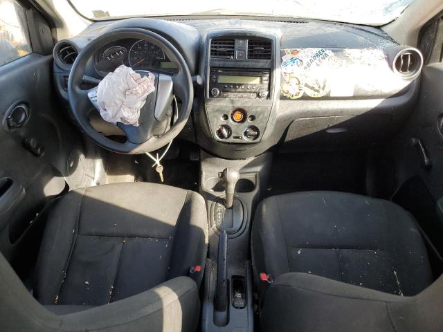 Sedans NISSAN VERSA 2016 Czarny