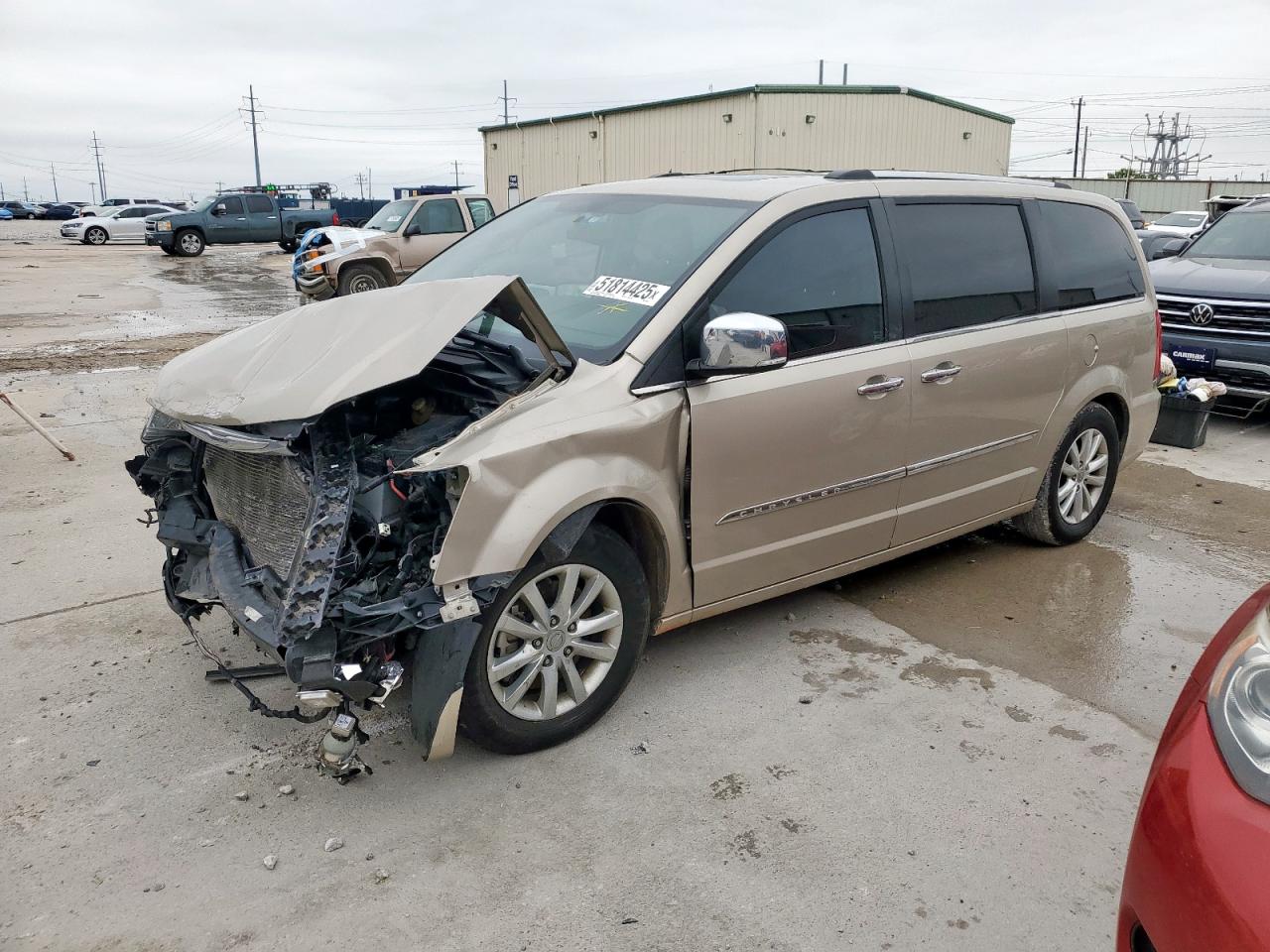 2016 Chrysler Town & Country Limited Platinum for Sale in Haslet, TX - Front End