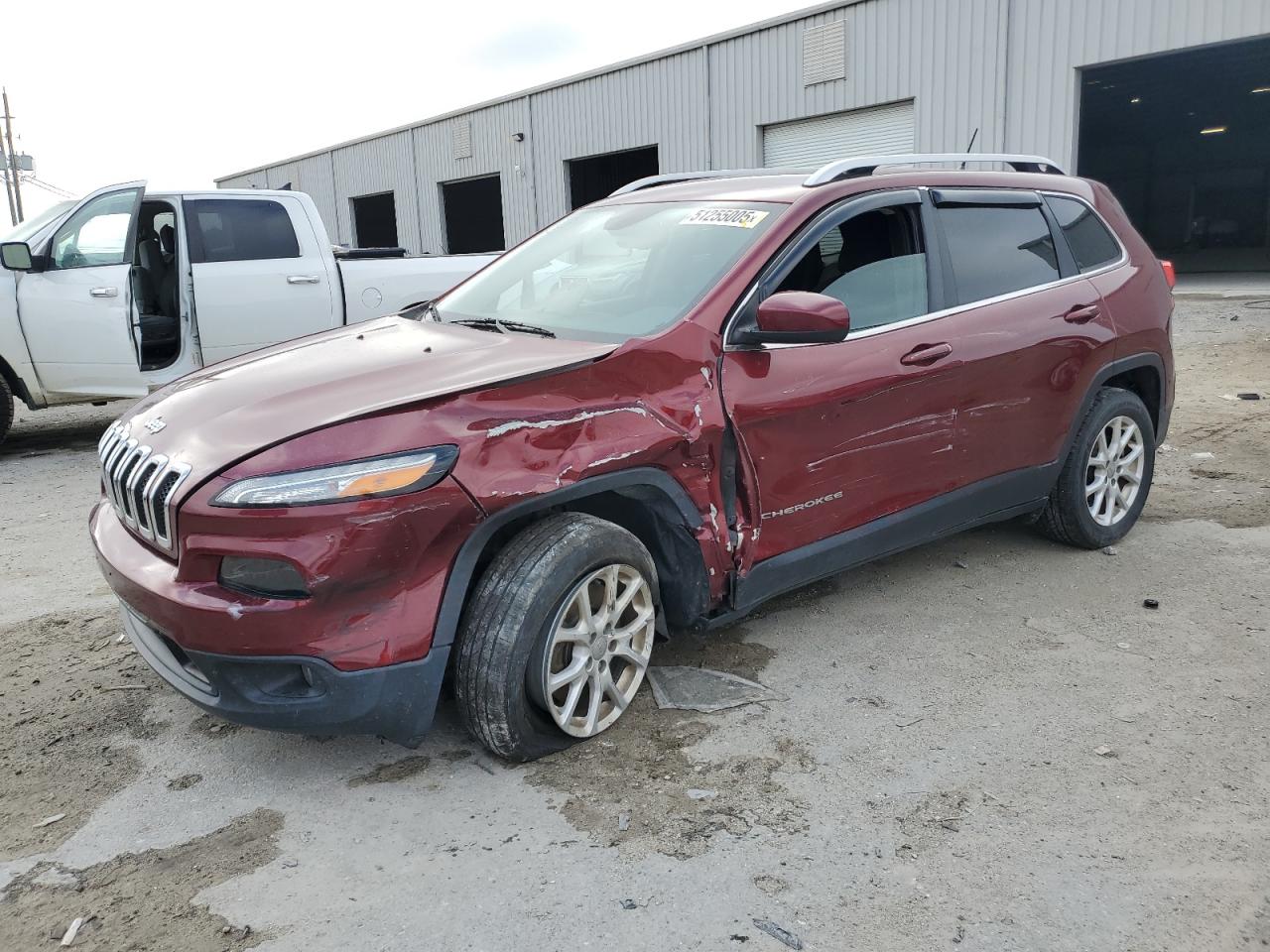 2018 Jeep Cherokee Latitude for Sale in Jacksonville, FL - Front End