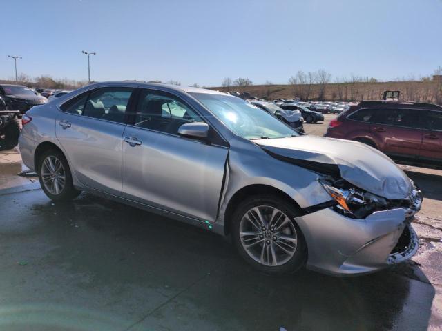  TOYOTA CAMRY 2017 Srebrny