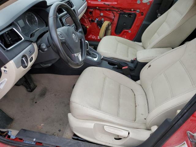 Sedans VOLKSWAGEN JETTA 2012 Czerwony
