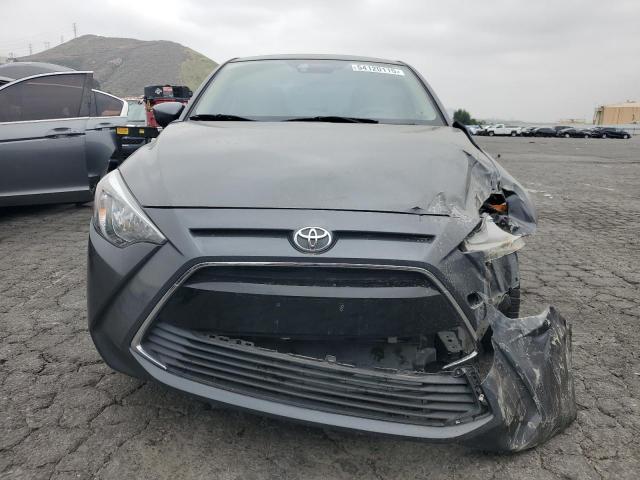 Седани TOYOTA YARIS 2017 Вугільний