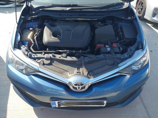 2015 TOYOTA AURIS ACTI