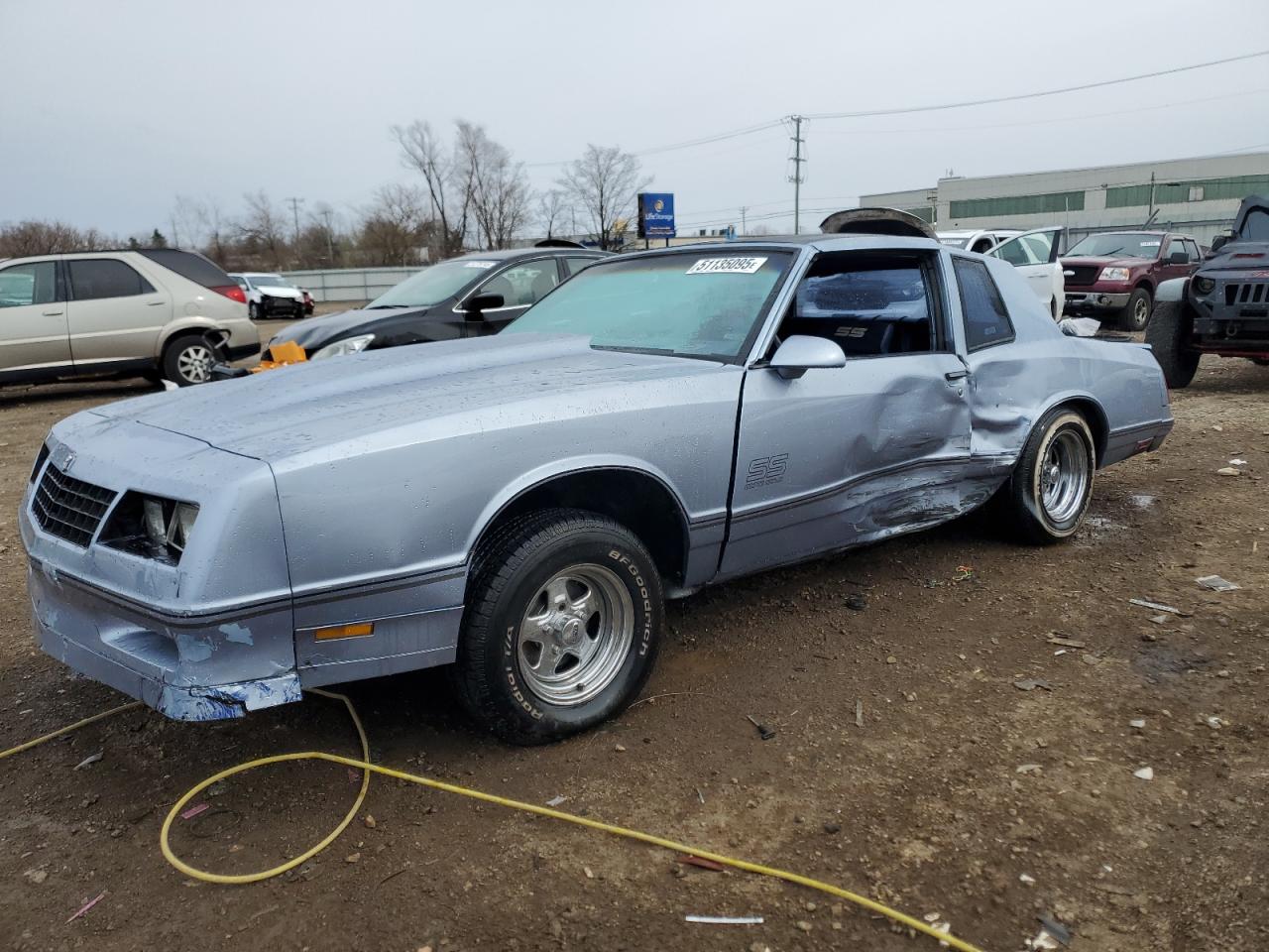 1988 Chevrolet Monte Carlo продається в Chicago Heights, IL - Side