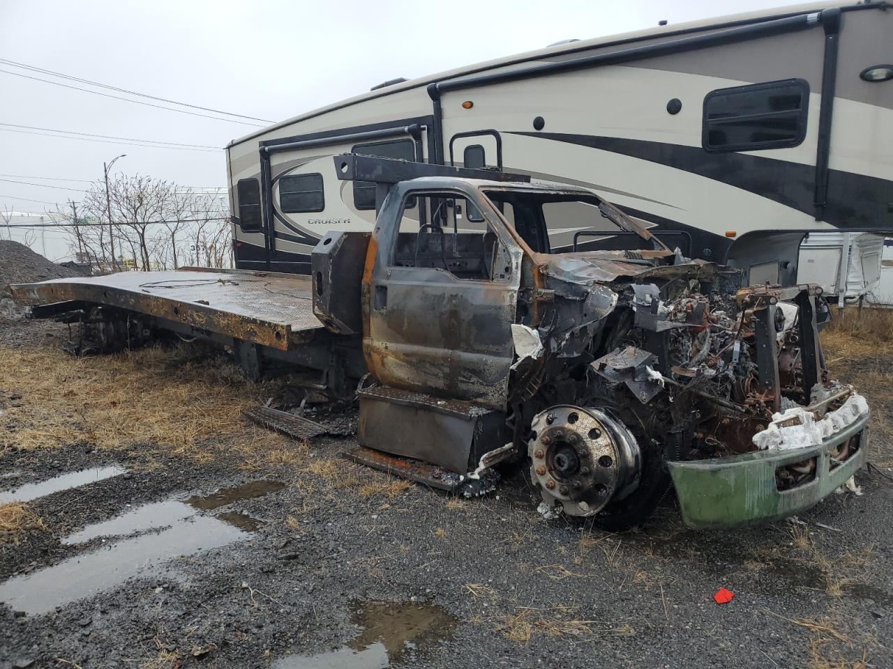 2016 Ford F750 Super Duty na sprzedaż w Montreal-est, QC - Burn