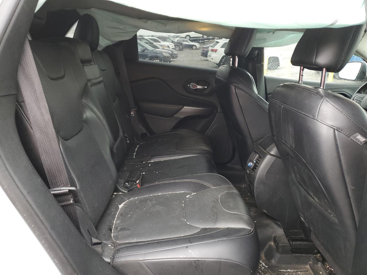 2019 Jeep Cherokee Overland VIN: 1C4PJMJX7KD160984 Lot: 51477275