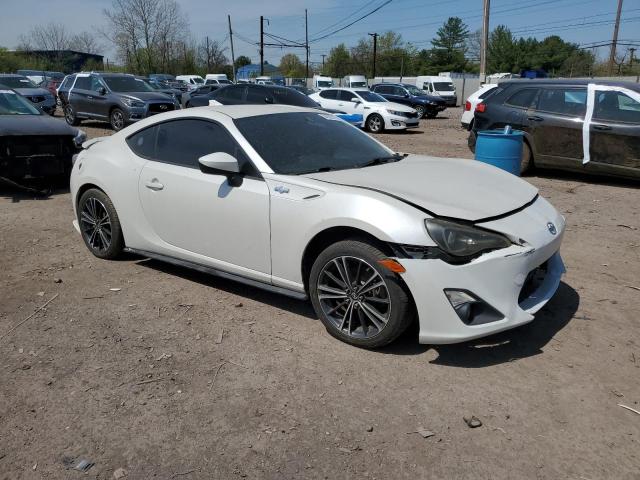 Coupet TOYOTA SCION 2014 Biały
