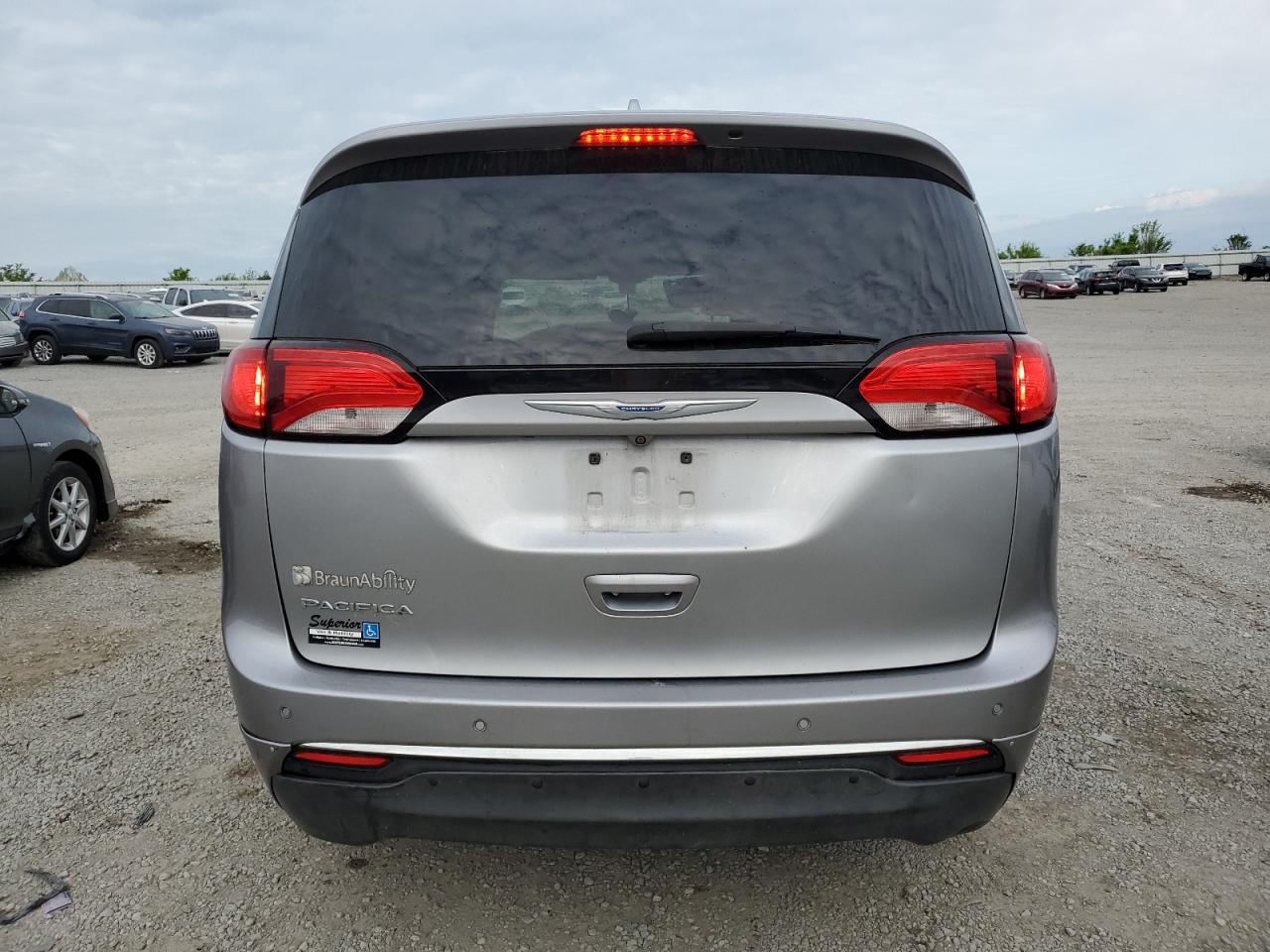 2017 Chrysler Pacifica Touring L VIN: 2C4RC1BG4HR768628 Lot: 53949855