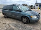 2005 Chrysler Town & Country Limited للبيع في Kapolei، HI - Side
