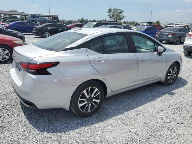  NISSAN VERSA 2022 Серебристый