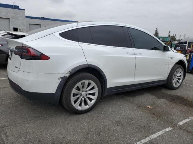 Паркетники TESLA MODEL X 2016 Белы