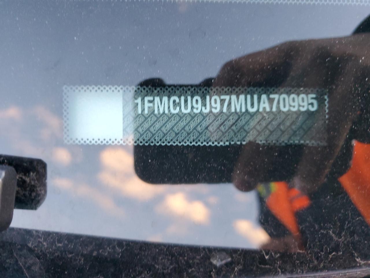 1FMCU9J97MUA70995 FORD ESCAPE 2021