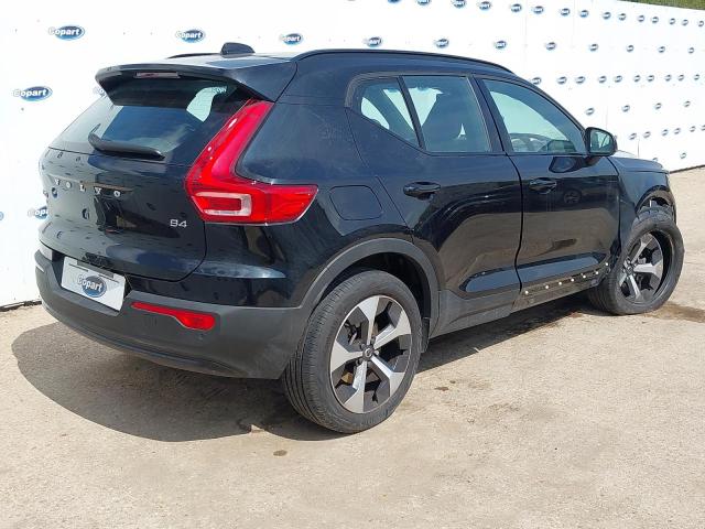 2025 VOLVO XC40 + B4