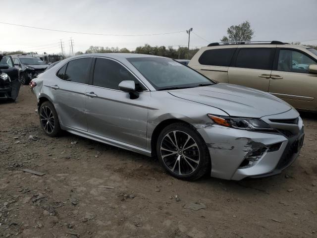  TOYOTA CAMRY 2018 Srebrny