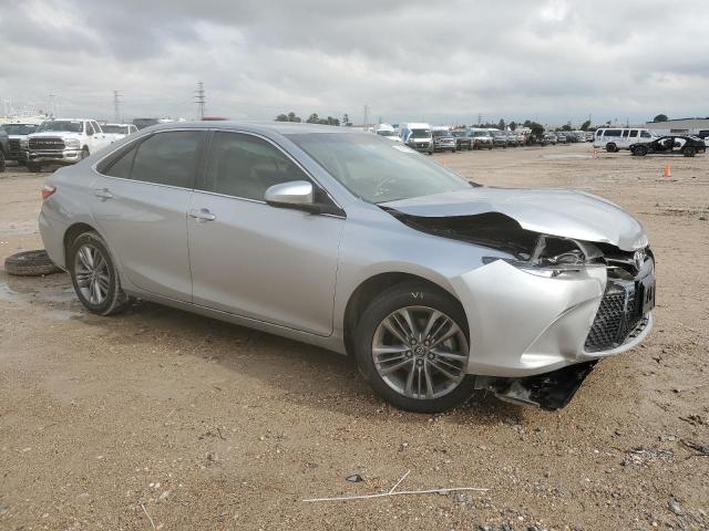  TOYOTA CAMRY 2016 Srebrny